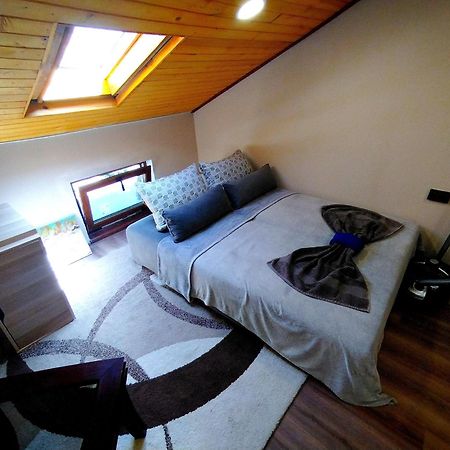 Low Budget Apartment With Breakfast #3 Warna Zewnętrze zdjęcie